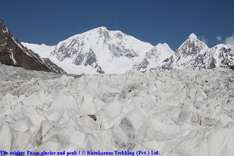 T10_The mighty Passu glacier and peak.jpg wird geladen