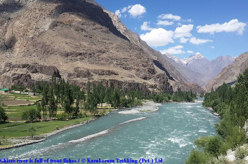 T4_Ghizer river is full of trout fishes.jpg wird geladen