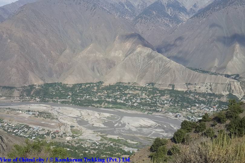 T5_View of Chitral city.jpg wird geladen