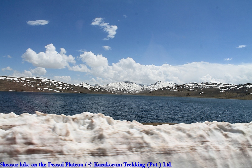 T8_Sheosar lake on the Deosai Plateau.jpg wird geladen