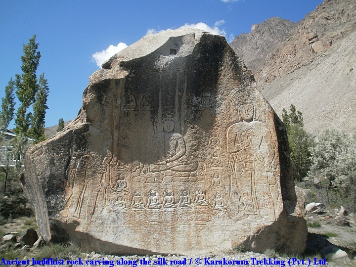 T9_Ancient buddhist rock carving along the silk road.jpg wird geladen