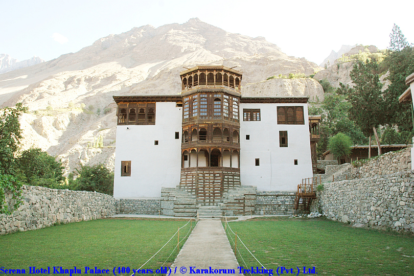 T9_Serena Hotel Khaplu Palace (400 years old).jpg wird geladen
